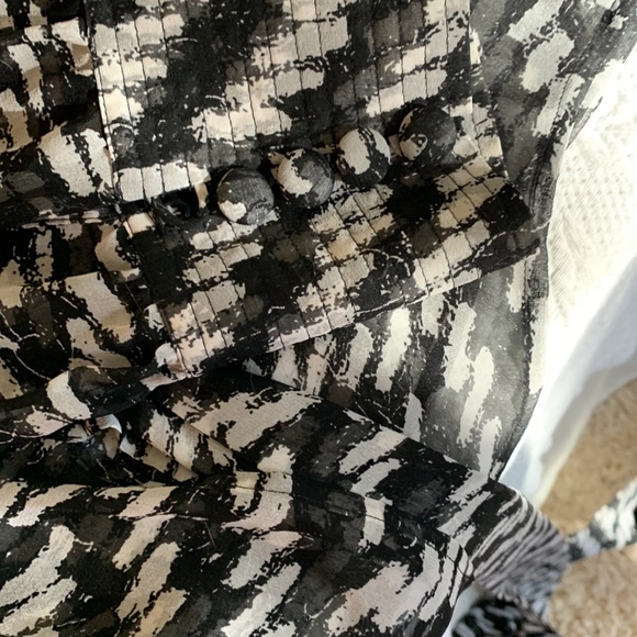 Vintage Diane von Furstenburg silk wrap around blouse - Picture 9 of 9